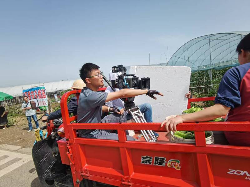 电商爆款背后的推手：覃塘区产品视频拍摄公司精准捕捉卖点痛点